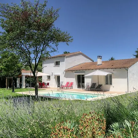 Quatreal Piscine Privee, Chauffee Villa